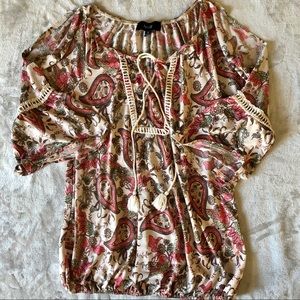 💥last day!!💥 Paisley bell sleeve blouse